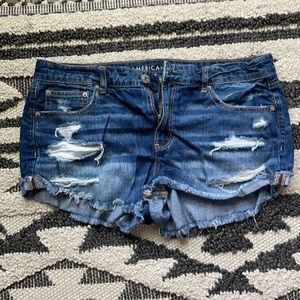 AE TOMGIRL SHORTIE. Size 14